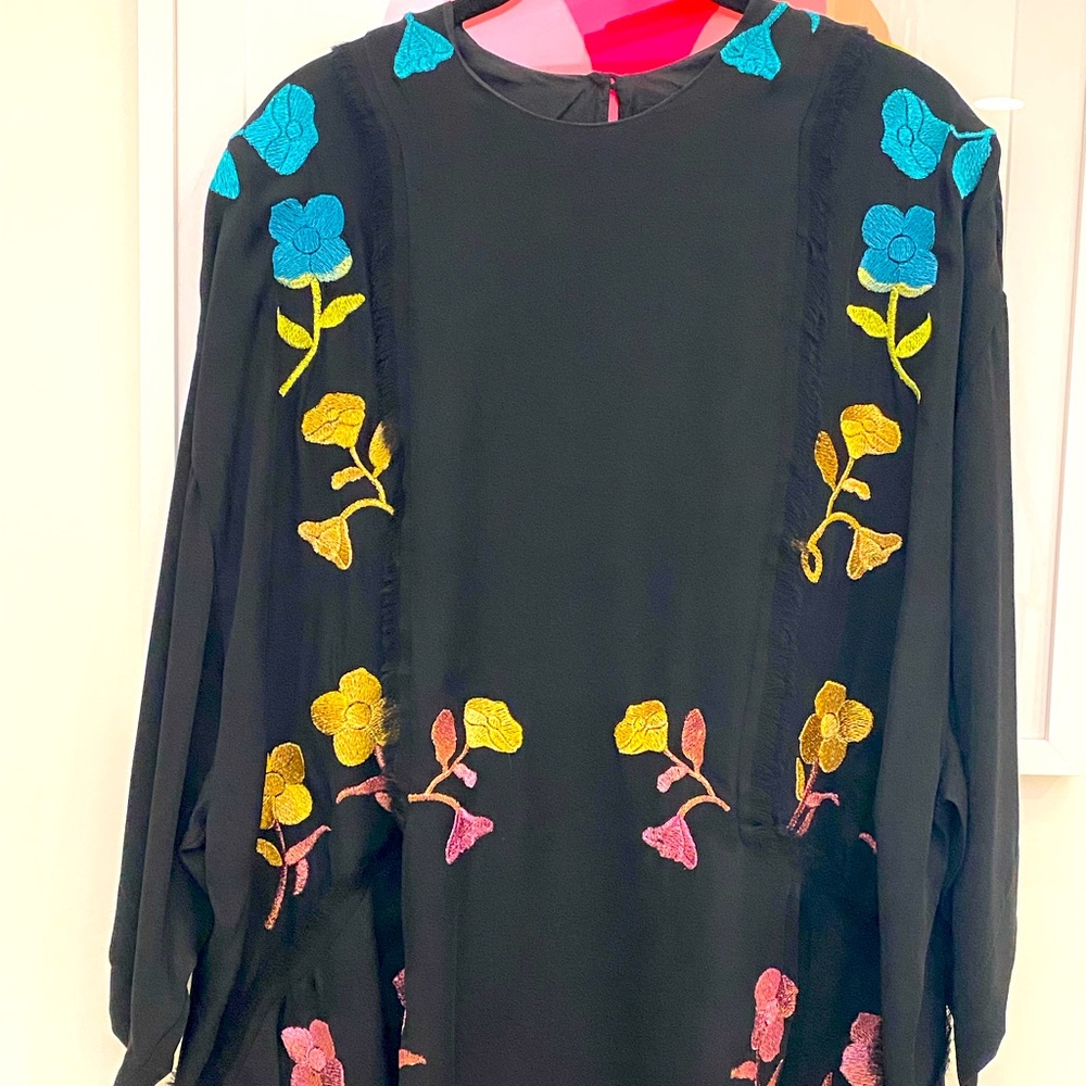 Cynthia Rowley Black Embroidered Floral Blouse Silk Blend Size M/L